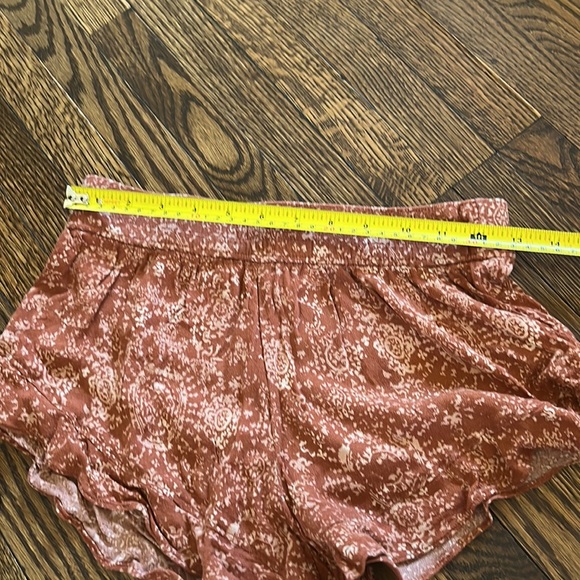 Sun & Shadow Pull On Shorts with Elasticized Waist - Picture 3 of 6